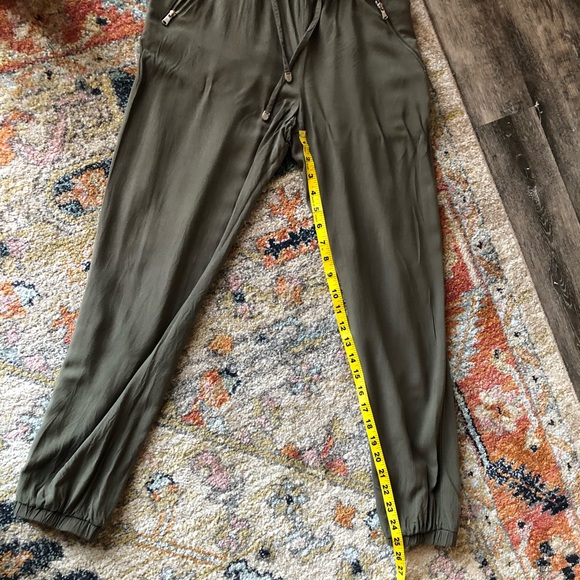 Suzy Sheir | Silky Jogger Pants - Picture 7 of 10